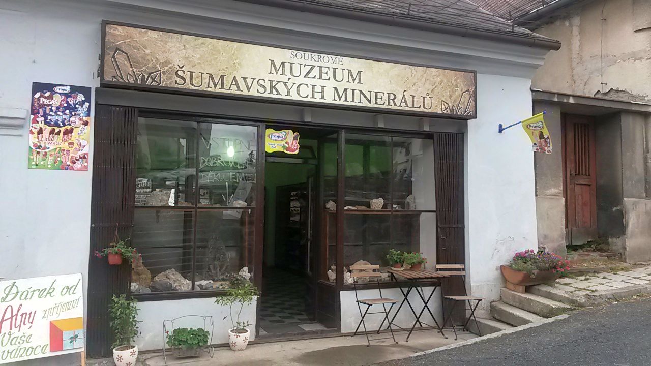 Muzeum šumavských minerálů ve Velharticích